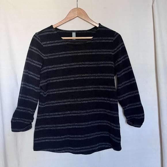 black & grey striped top/sweater - Picture 2 of 4